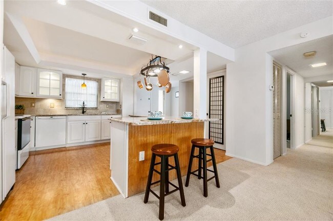 Foto del edificio - 1400 1st Ave W