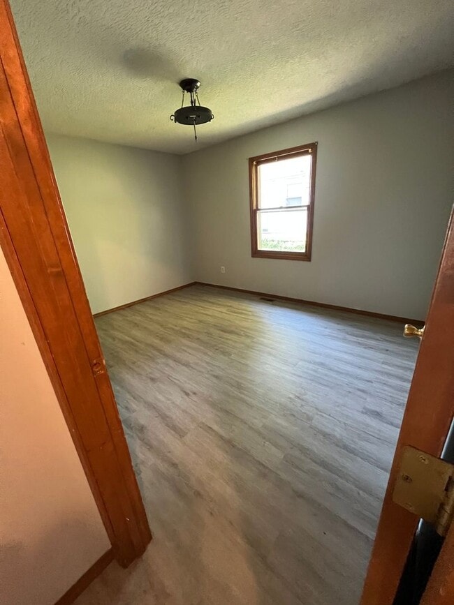 Building Photo - 741 S New Ave