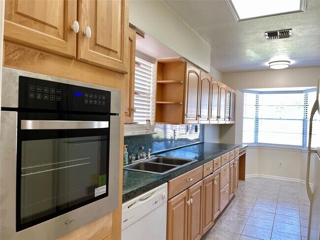 Foto del edificio - 10242 Rothbury St