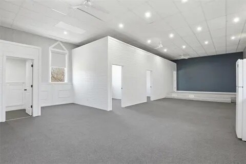 Foto del edificio - 104 E Barker St