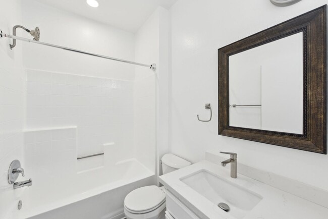 Interior Photo - 845 S. Kingsley