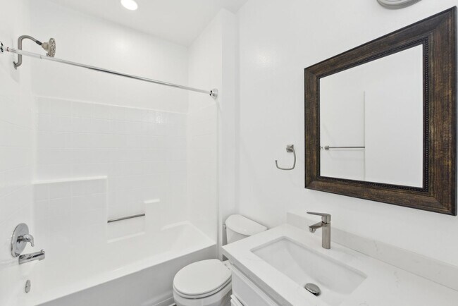Interior Photo - 845 S. Kingsley