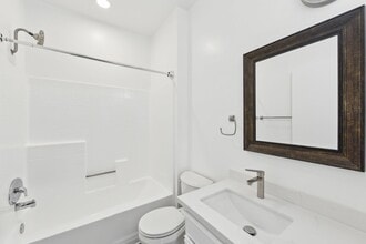 Interior Photo - 845 S. Kingsley