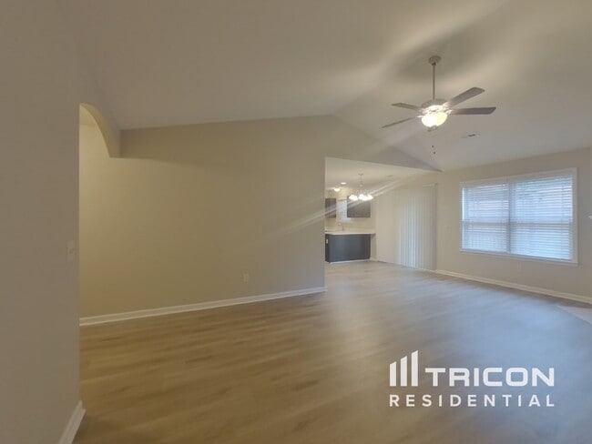 Building Photo - 205 Terilyn Ct