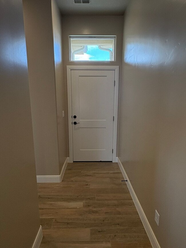 Building Photo - Brand New Townhome In Hurricane
