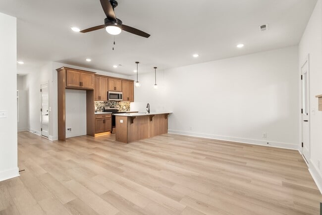 Building Photo - 11 Dutch Dr