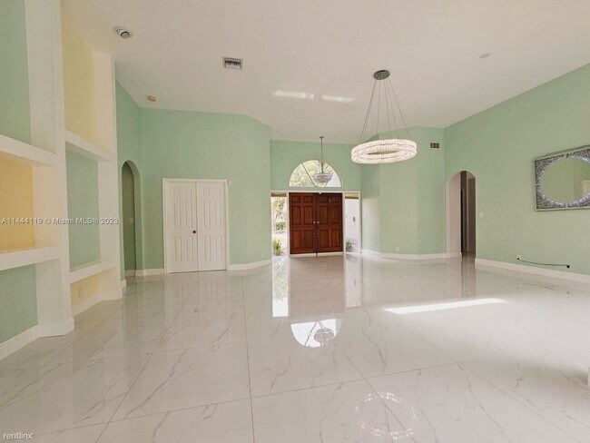 Building Photo - 4 br, 3 bath House - 1944 Classic Dr