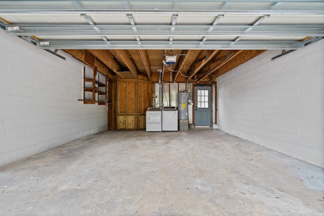 Building Photo - 8426 Williamsburg Cir