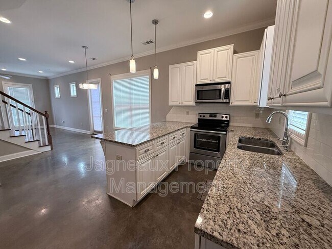 Building Photo - 108 Shallowford Dr
