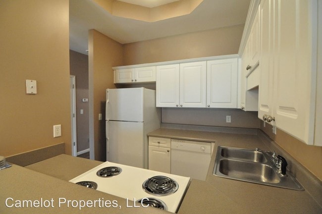 Building Photo - 65 Park Dr S