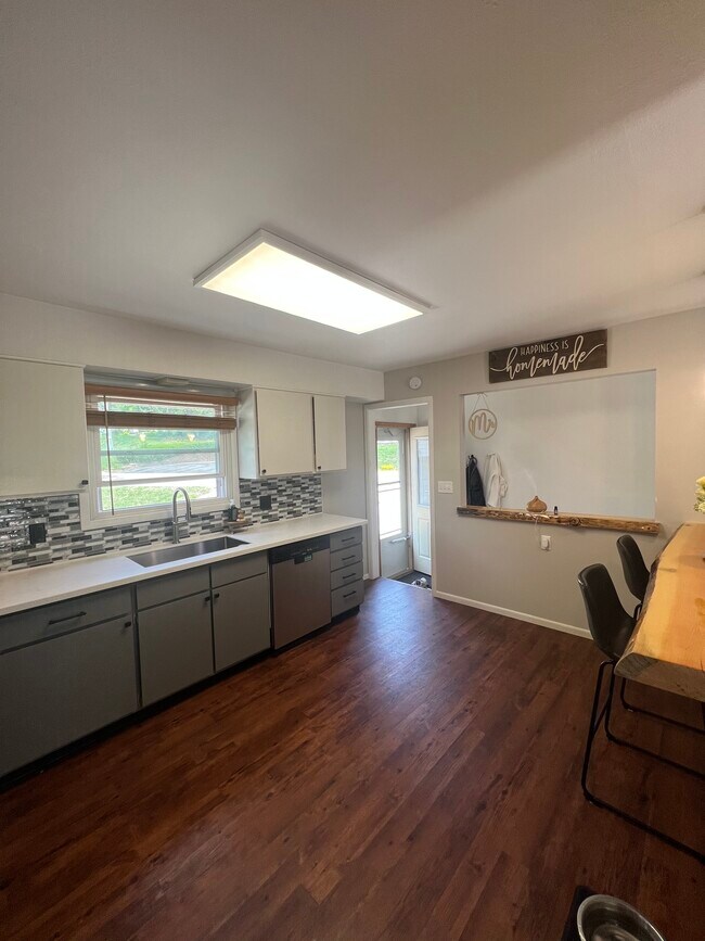 Building Photo - 10996 Brigham Ave