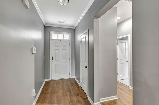 Building Photo - Charming 3-Bedroom Home in Lindera Preserv...
