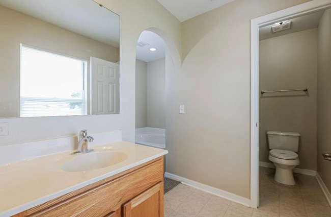 Building Photo - 6024 Kaley Dr