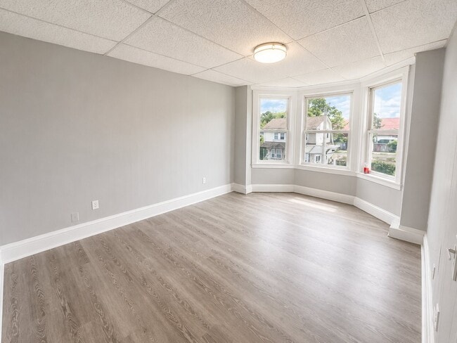 Building Photo - 70 Eaton Pl