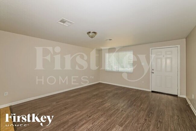 Building Photo - 3518 E Friess Dr