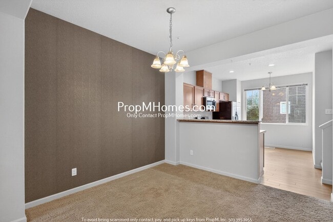 Building Photo - Cozy Two Bedroom Townhome in Amberglenn!