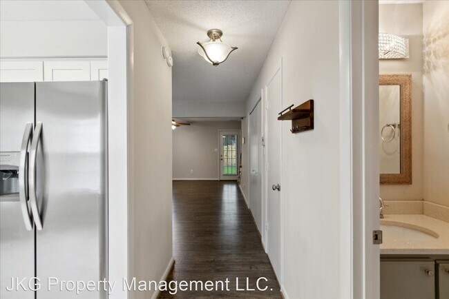 Building Photo - 2 br, 2.5 bath House - 6 Hackberry Place