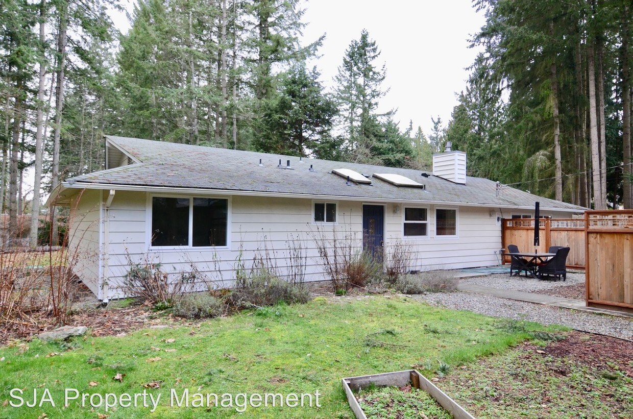 Primary Photo - 831 216th Ave NE