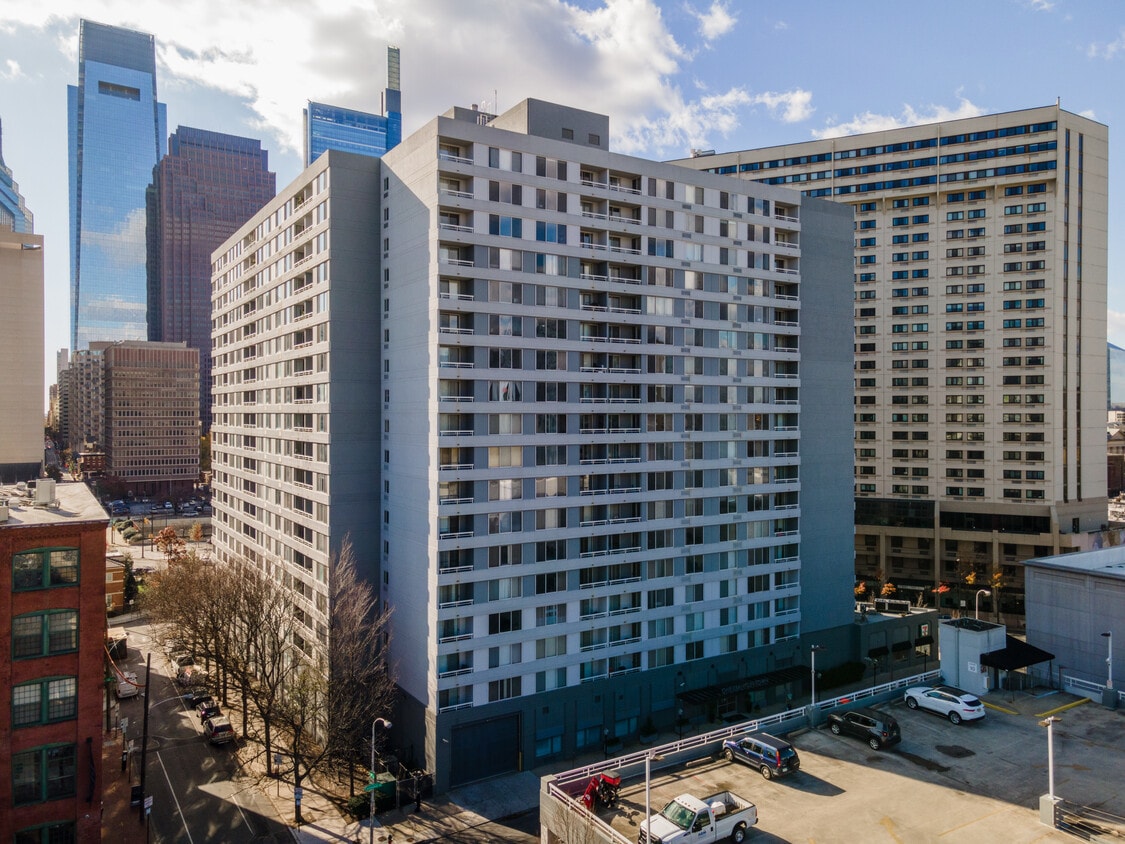 6116170Apts - ReNew Logan Square