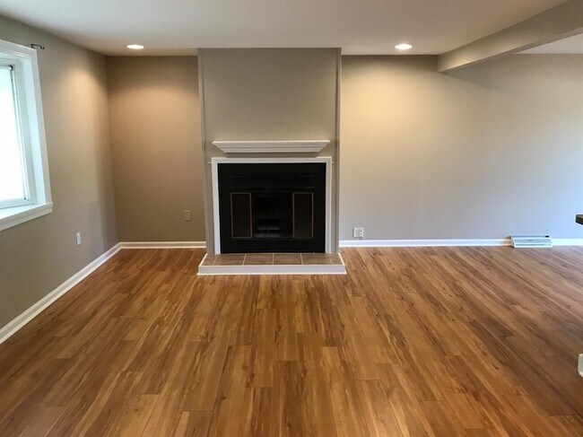 Foto del edificio - 6735 Van Buren Pl