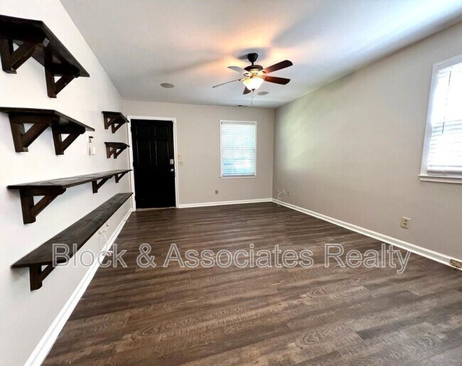Building Photo - 7625 Stuart Dr
