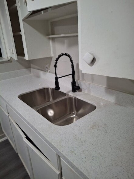 Foto del edificio - 5401 Doolittle Blvd