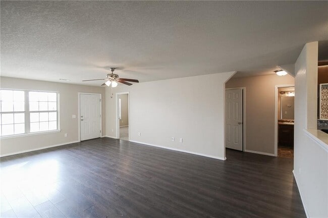 Building Photo - 2280 Bunker Ln