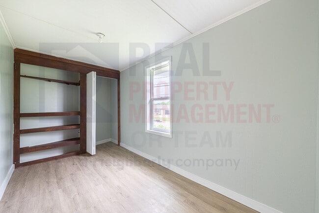 Building Photo - 5066 Newton Falls Rd