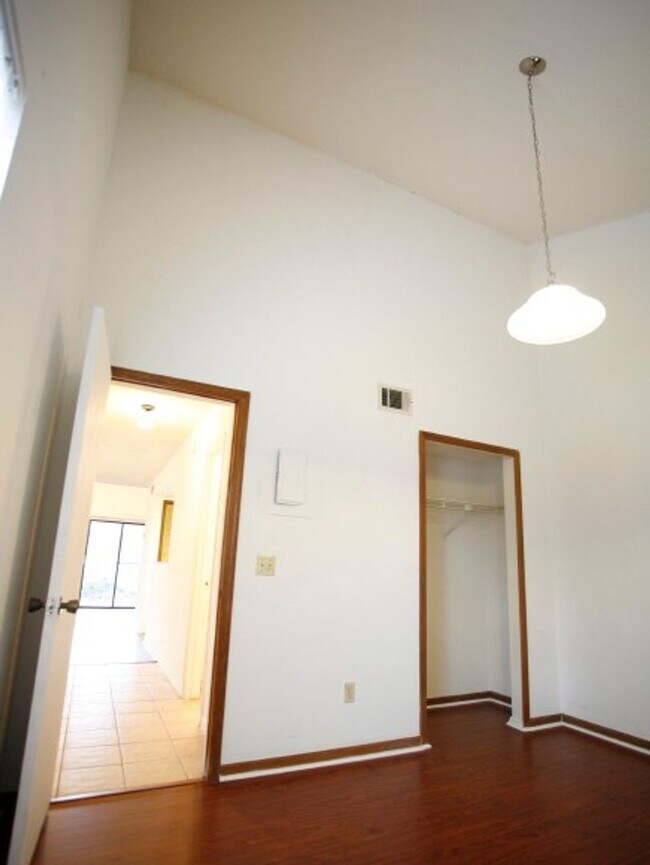 Foto del edificio - Beautiful 2 bedroom/ 2 bath townhome