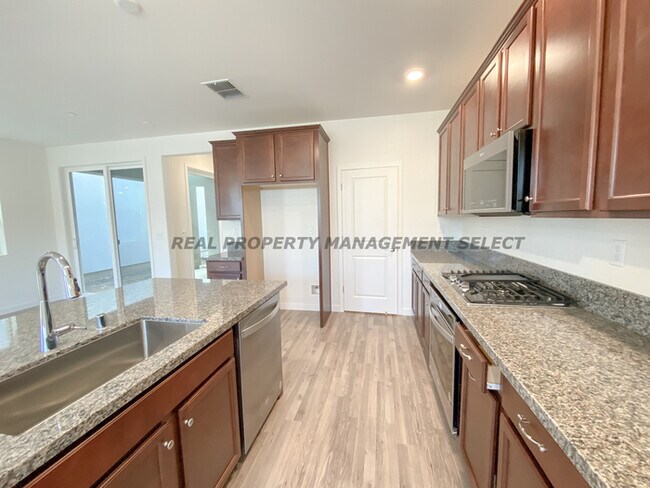 Building Photo - Brand new 3bed/2.5 bath in South Natomas!