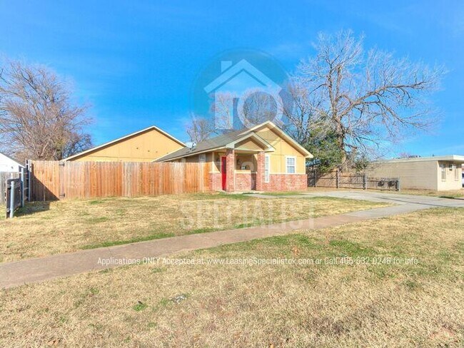 Building Photo - HALF OFF 1ST MONTHS RENT! Updated Norman 3...