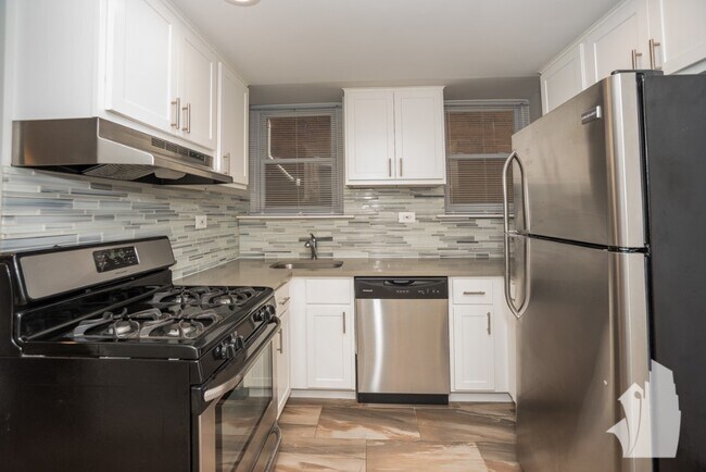 Foto del edificio - 2326 N Southport Ave