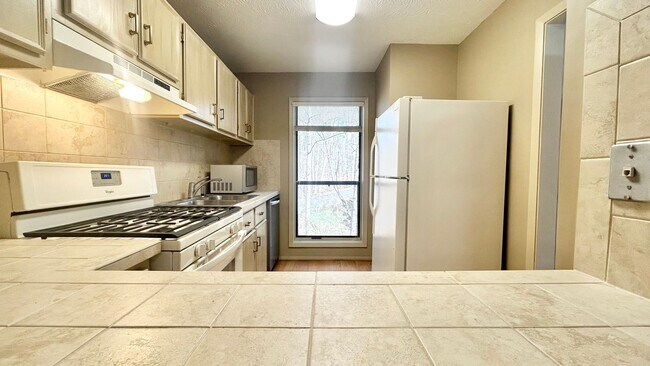 Building Photo - Hidden Gem!  "Vinings Run" 2 Bed - 1 Bath ...