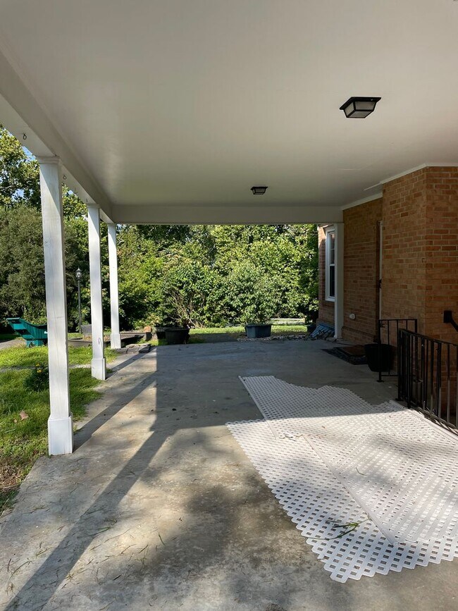Building Photo - 4 BR plus Office