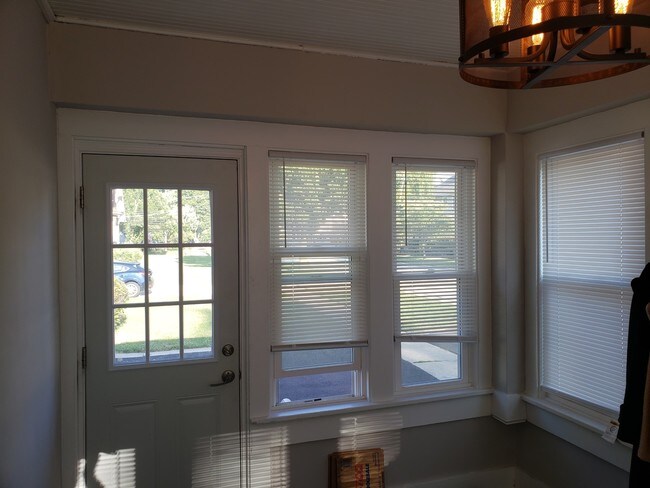 Foto del edificio - 237 N Plum Grove Rd