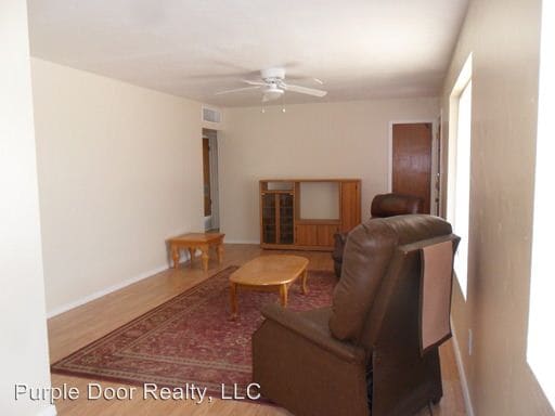 Building Photo - 500 E Laurel Dr