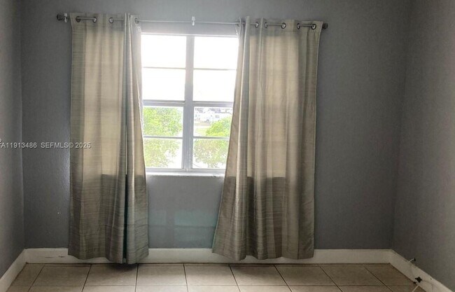 Foto del edificio - 10900 SW 104th St