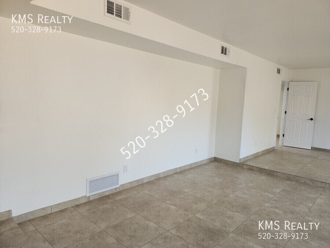 Building Photo - 500 E Eden Pl