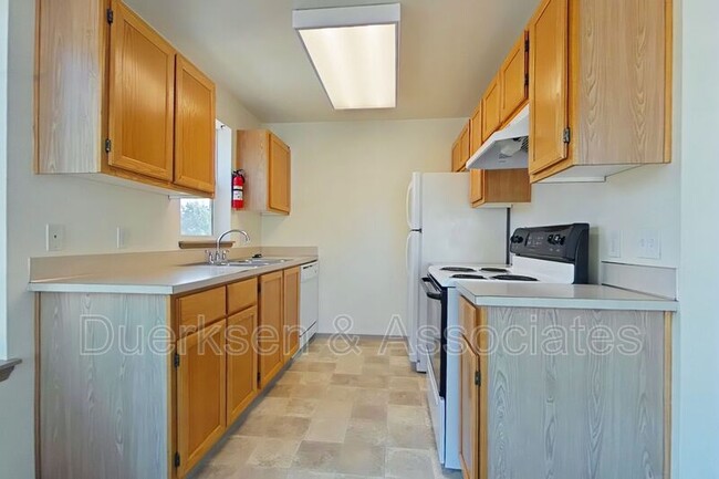 Foto del edificio - 2960 NW Tyler Ave