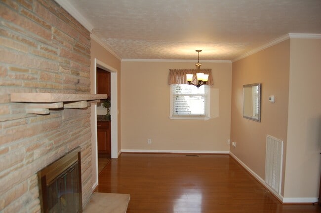 Building Photo - 5882 Clarksville Pike