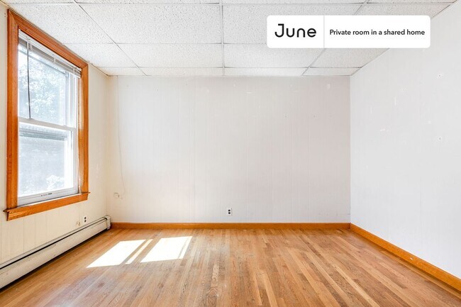 Foto del edificio - Room in Shared 5 bed/1 bath home in Mission Hill