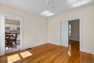Building Photo - 56 Mansfield St