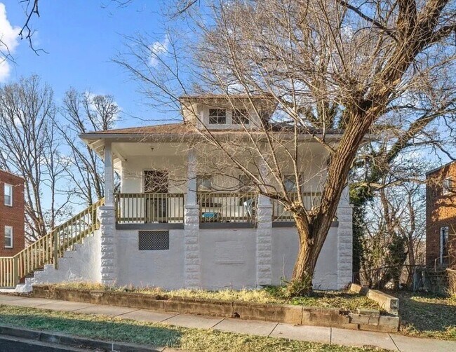 Foto del edificio - 574 49th Pl NE