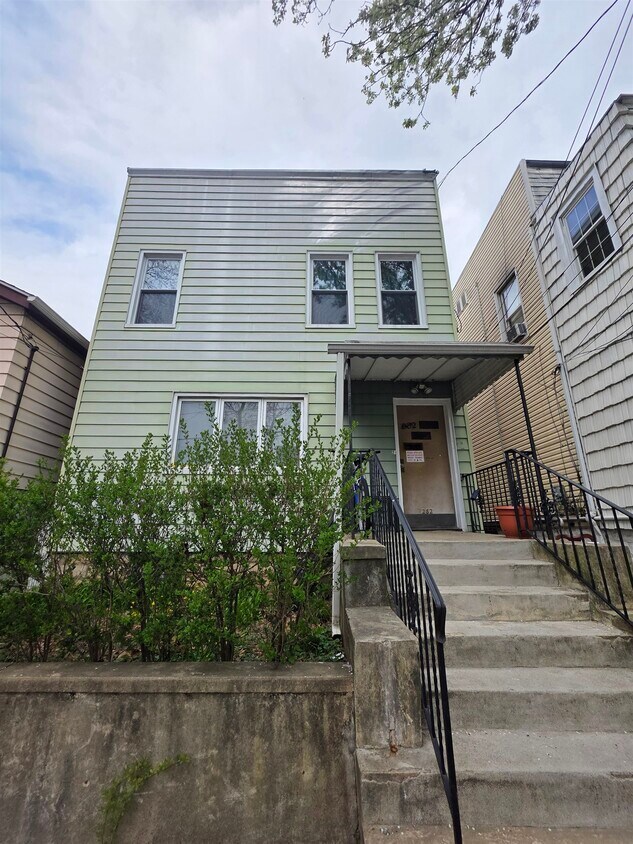 Foto principal - 282 Neptune Ave