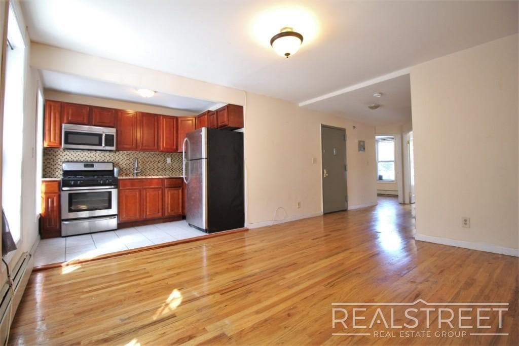Primary Photo - Charming 2-Bedroom Apartment with Roof Acc...
