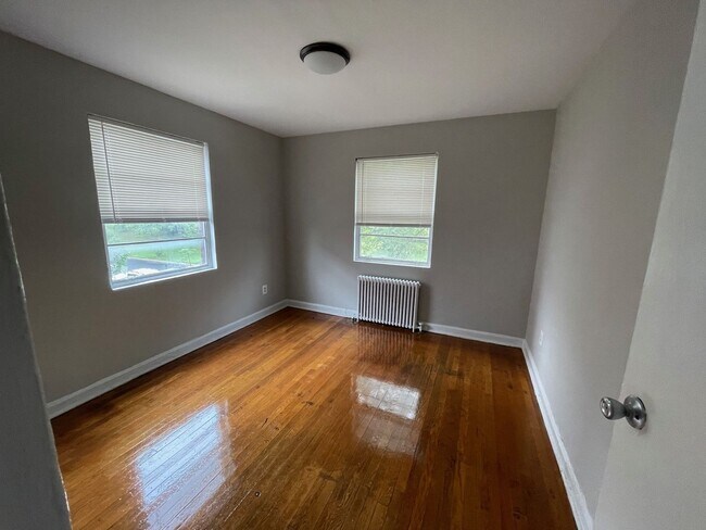 Foto del edificio - 136 Kenilworth Avenue Northeast