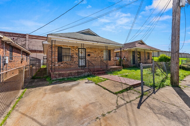 Photo - 932 Lewis St House