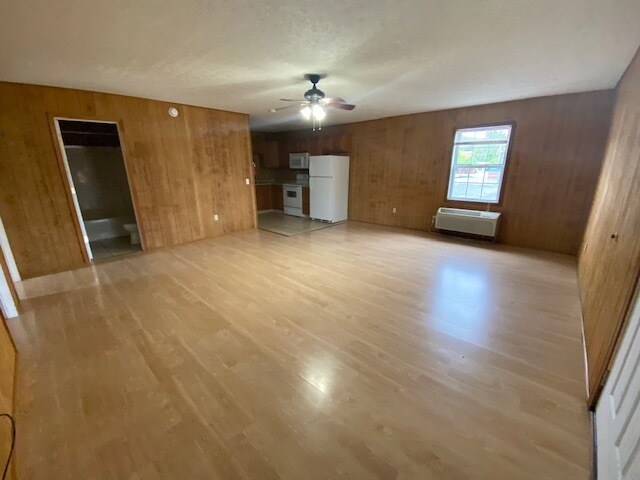Primary Photo - 30 Hocking St