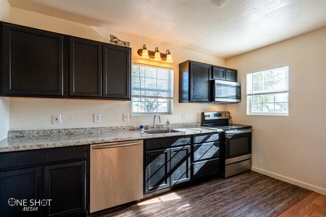 Building Photo - 104 Manchester-