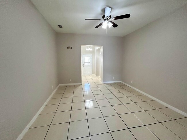 Foto del edificio - 9108 Tundra Ave